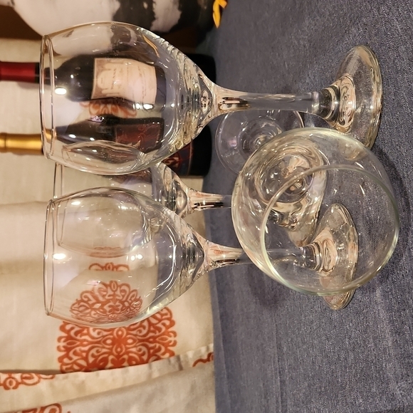 6 white wine glasses - Picture 2 of 6